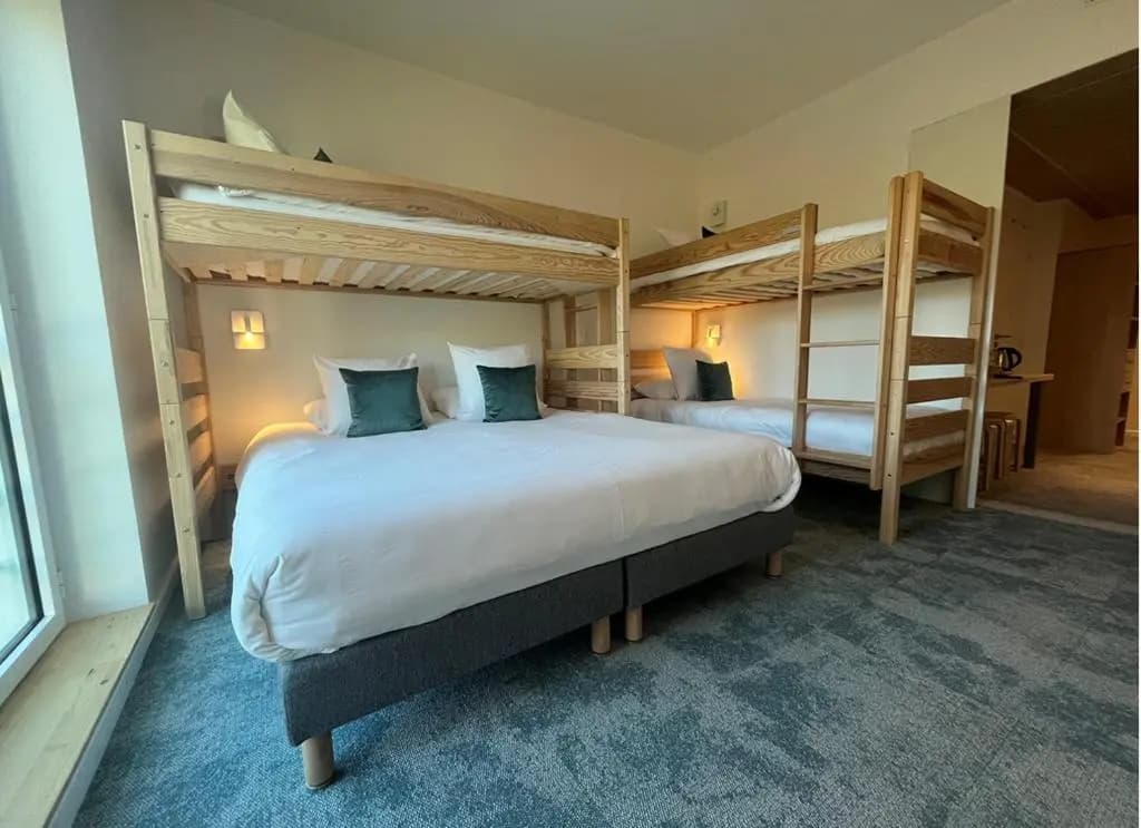 Shana Hotel & Residence - Photo 4