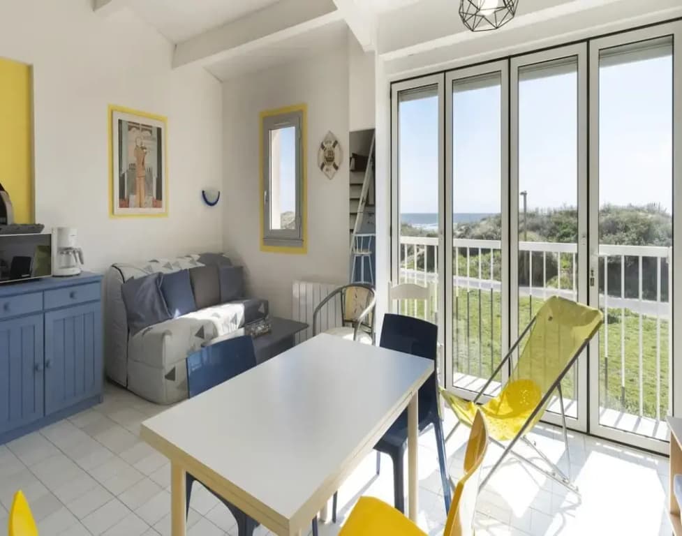 A Bright Beachside Escap - Photo 4
