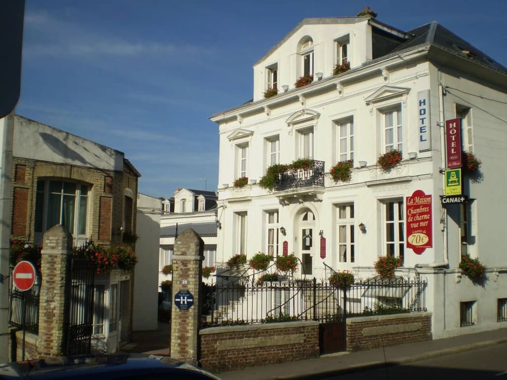 Logis hotels La bonne Adresse - Photo 1