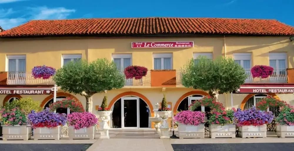 Hôtel Restaurant Le Commerce - Photo 1