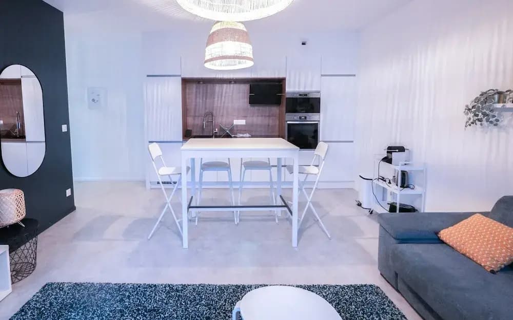 Urban Calm - Bright & Modern Stay - Miniature 6