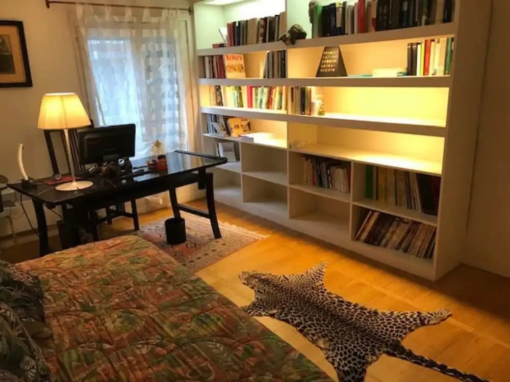 Marais Two Bedroom Haven - Photo 3