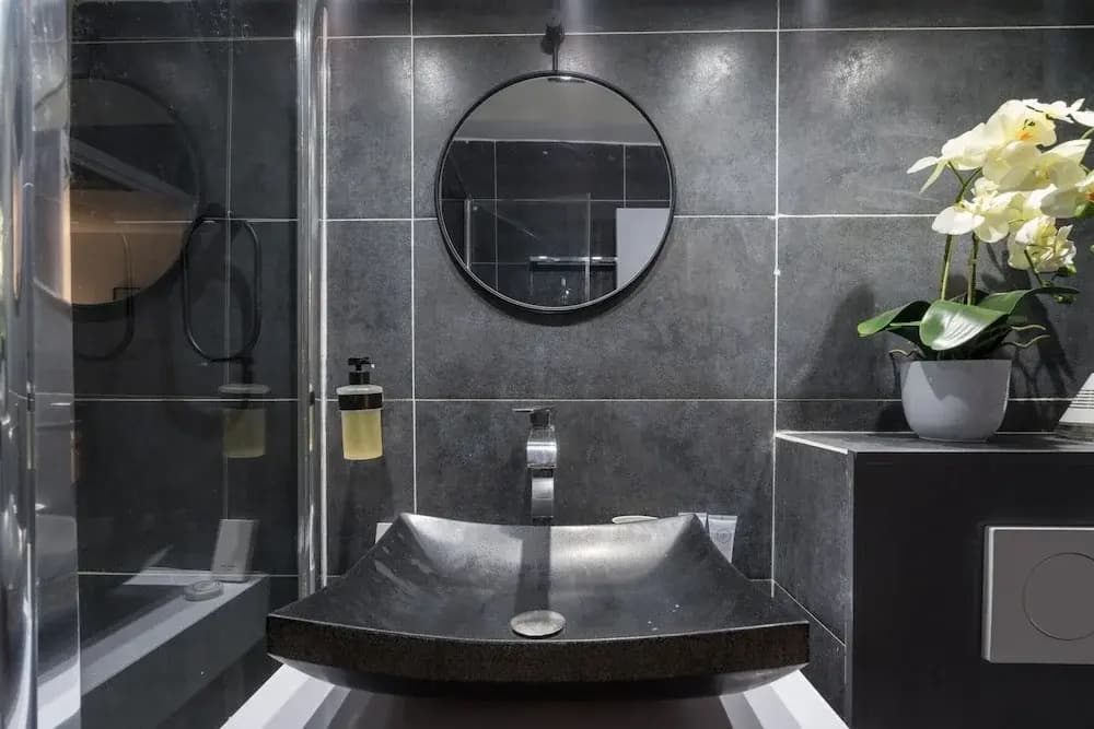 Chic Apartment With Patio - 2br/6p - Le Marais - Miniature 8
