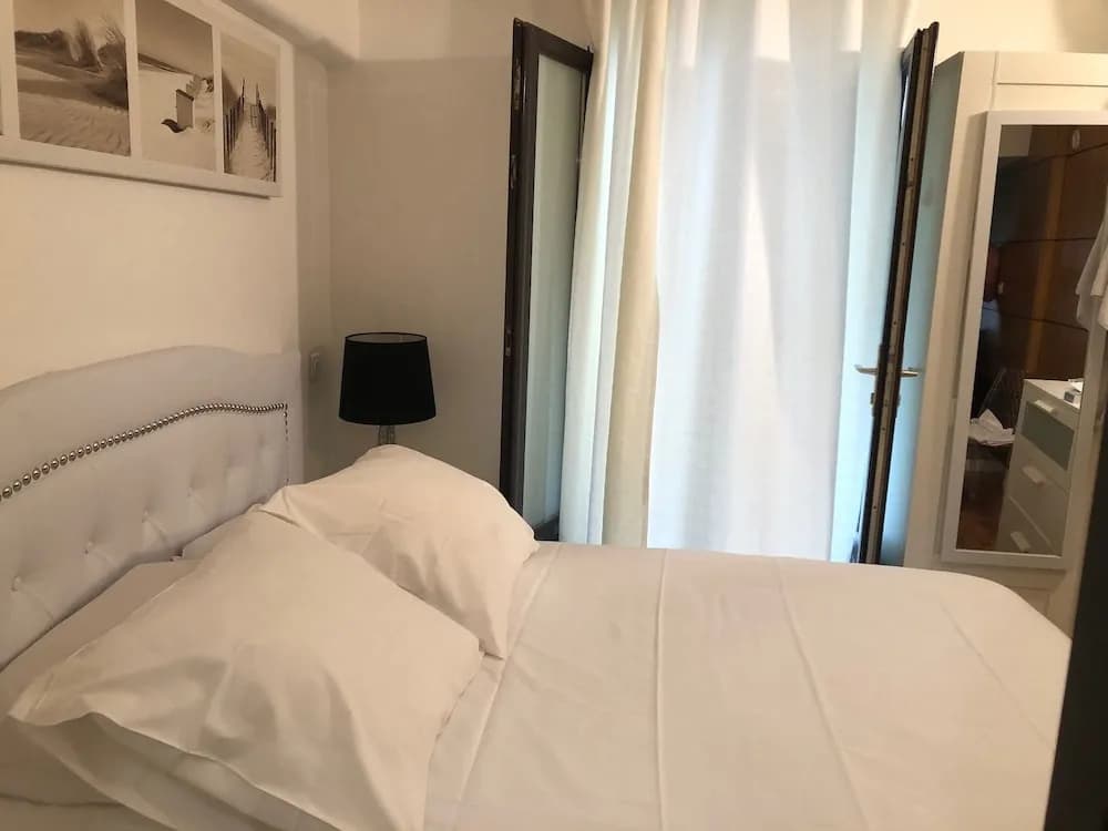 One bedroom flat ground floor avec cuisine -Rue Saint charles - métro Charles Michels 75015 PARIS - Photo 1