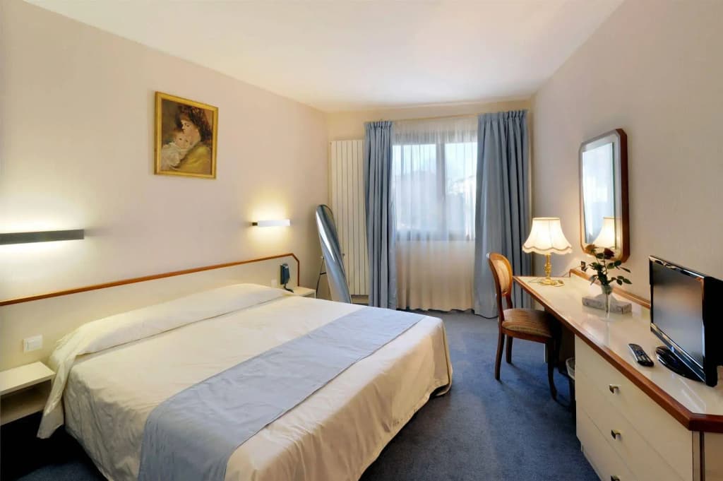 Hotel Le Bourgogne - Photo 4