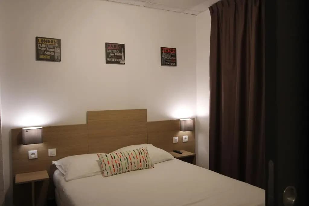 Hotel Vol de Nuit - Photo 1