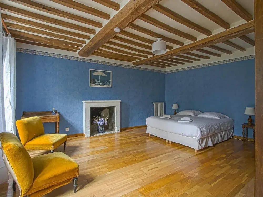 Spacious Holiday Home With Garden - Photo 2