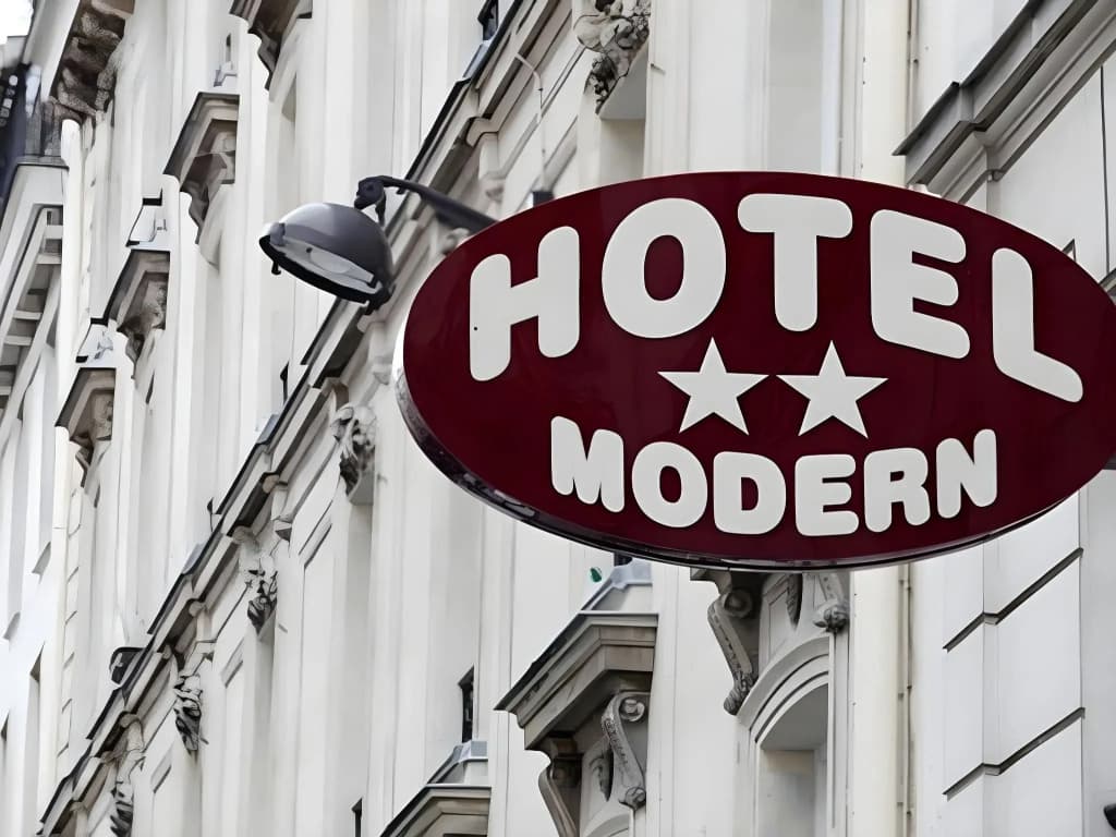 Modern Hotel - Photo 1