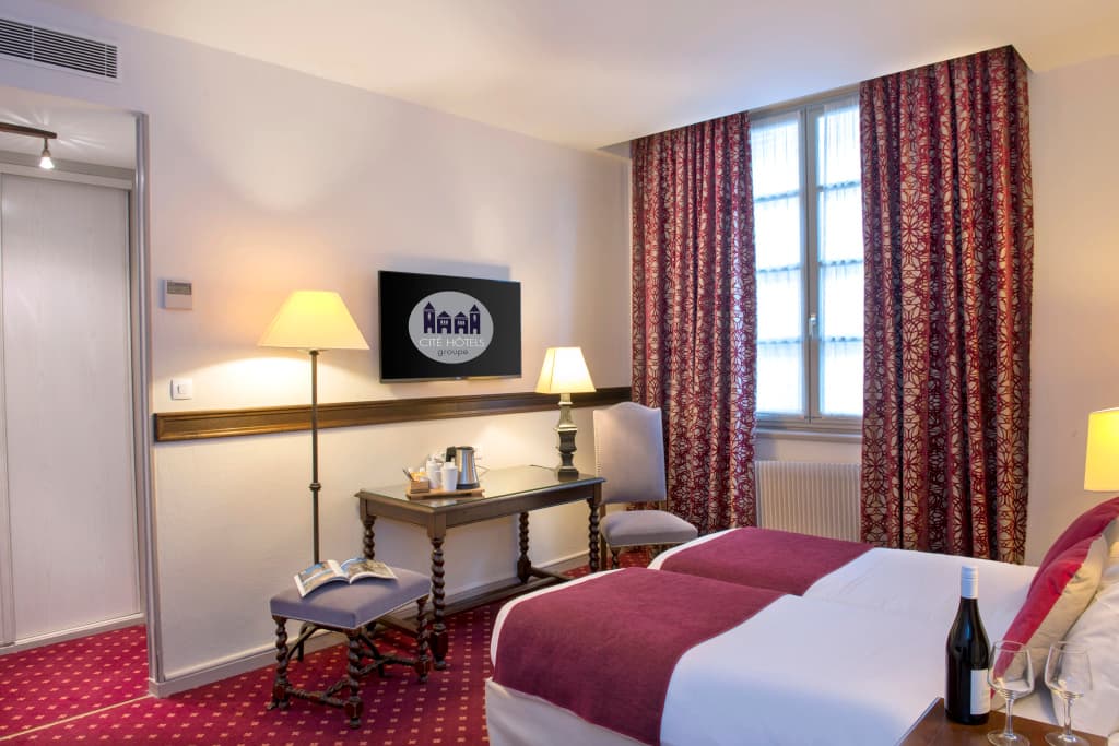 Hôtel Le Donjon - Coeur de la Cité Médiévale - Photo 4
