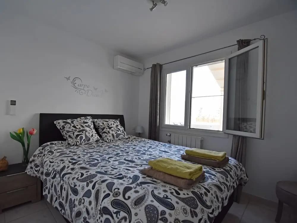 Luxurious Holiday Home with Private Pool in Port Camargue - Photo 2