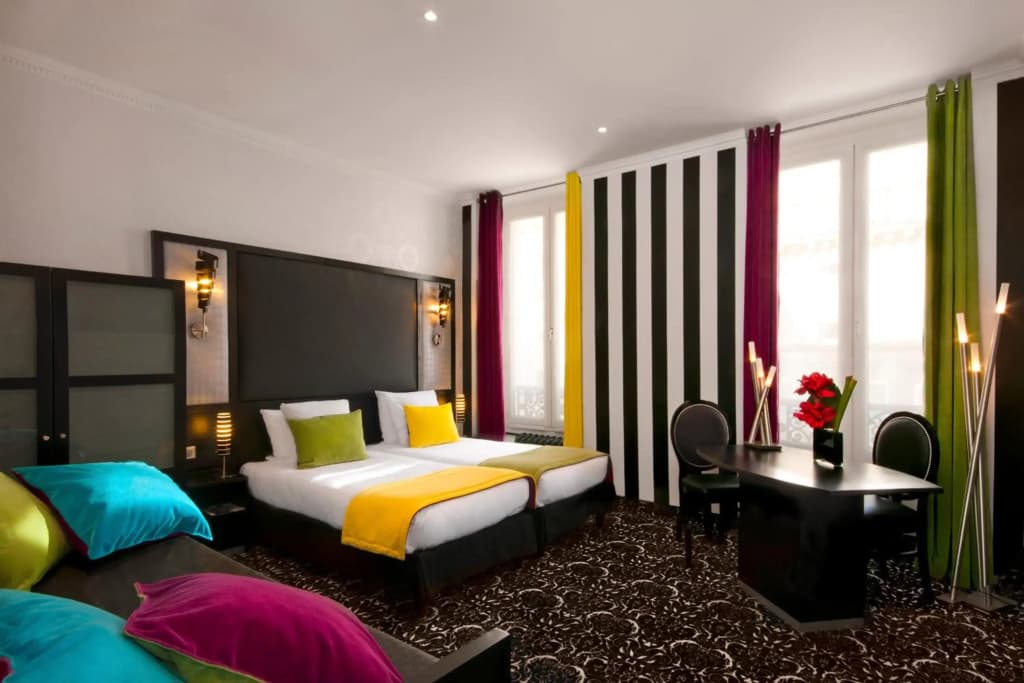 Peyris Opera Hotel - Photo 4