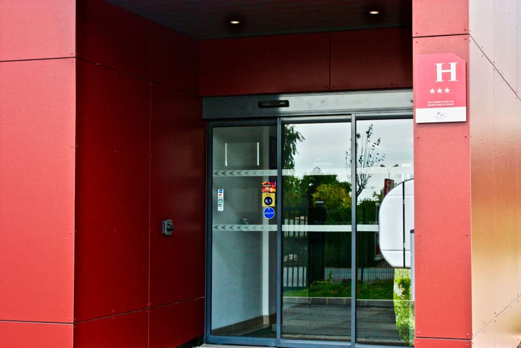 Brit Hotel Confort Roissy Saint-Witz - Miniature 8