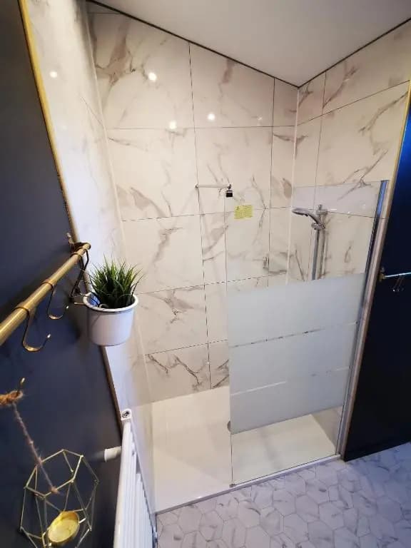 Appartement neuf climatisé sous les toits - Miniature 8
