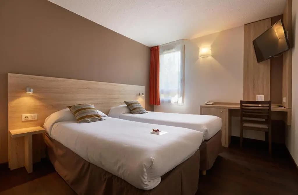 Hôtel des Trois Massifs - Photo 3