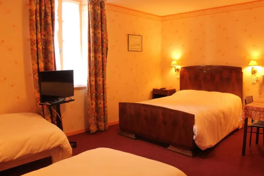 Hotel Le Commerce - Photo 2