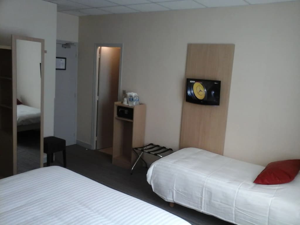 Hotel Carmin - Photo 4