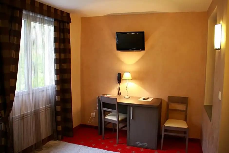 Hôtel Le Commerce - Photo 1