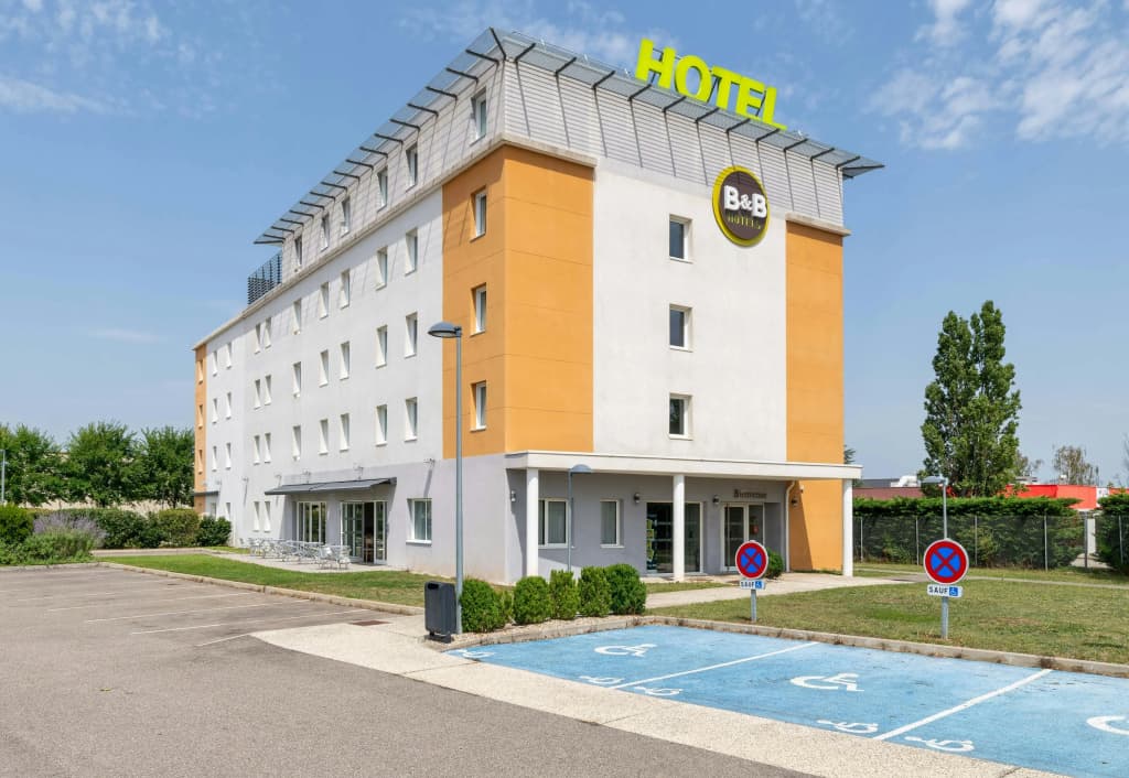 B&B HOTEL Lyon Eurexpo Chassieu - Photo 1