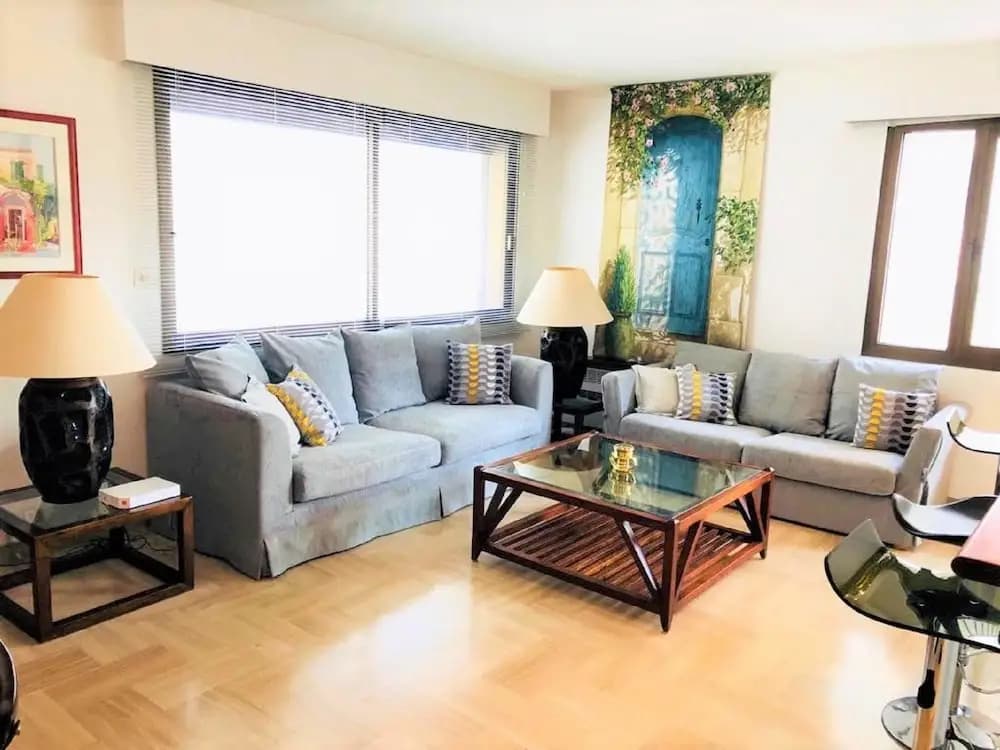 Gray D'Albion Apartment - Photo 4