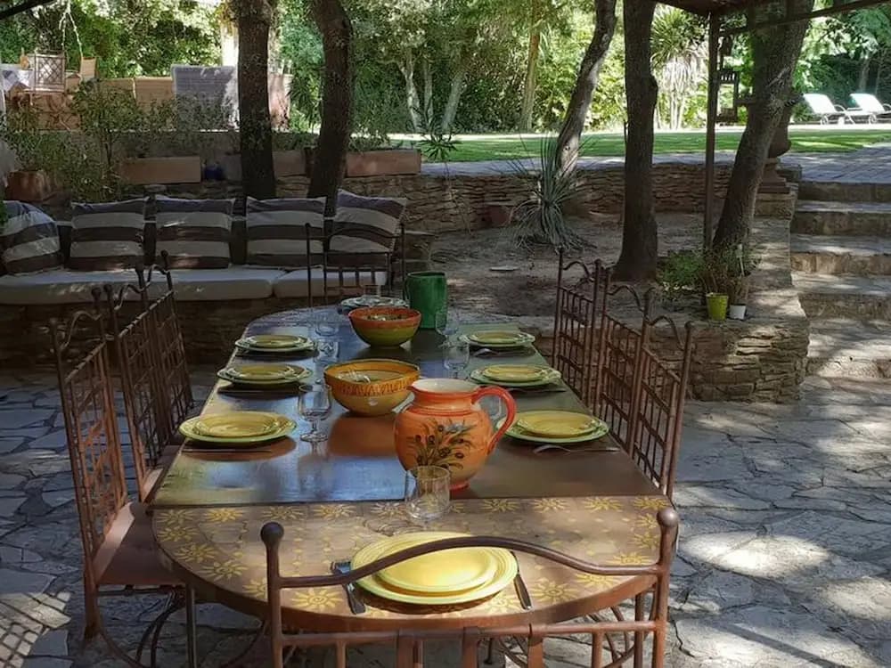 Villa in an Idyllic and Relaxing Setting Near Orange - Photo 4