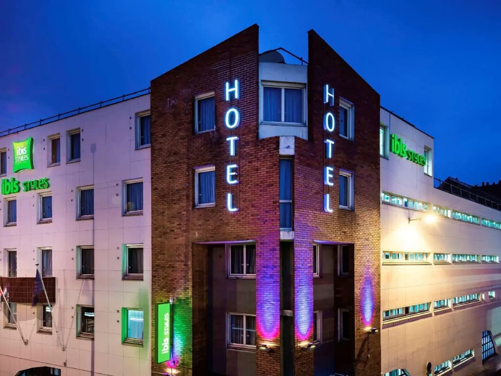 ibis Styles Reims Centre Cathédrale - Photo 1