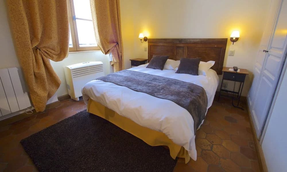 Hostellerie De La Tour D Auxois - Miniature 6