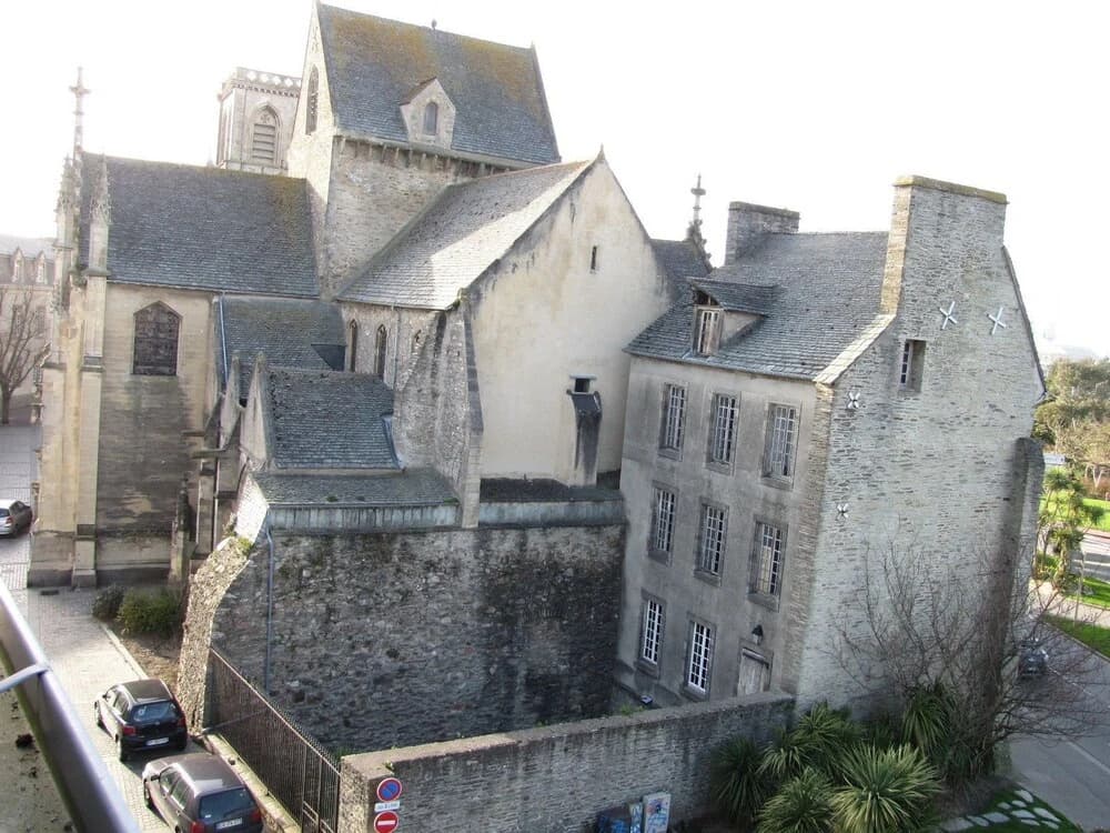 Hôtel La Renaissance - Photo 1