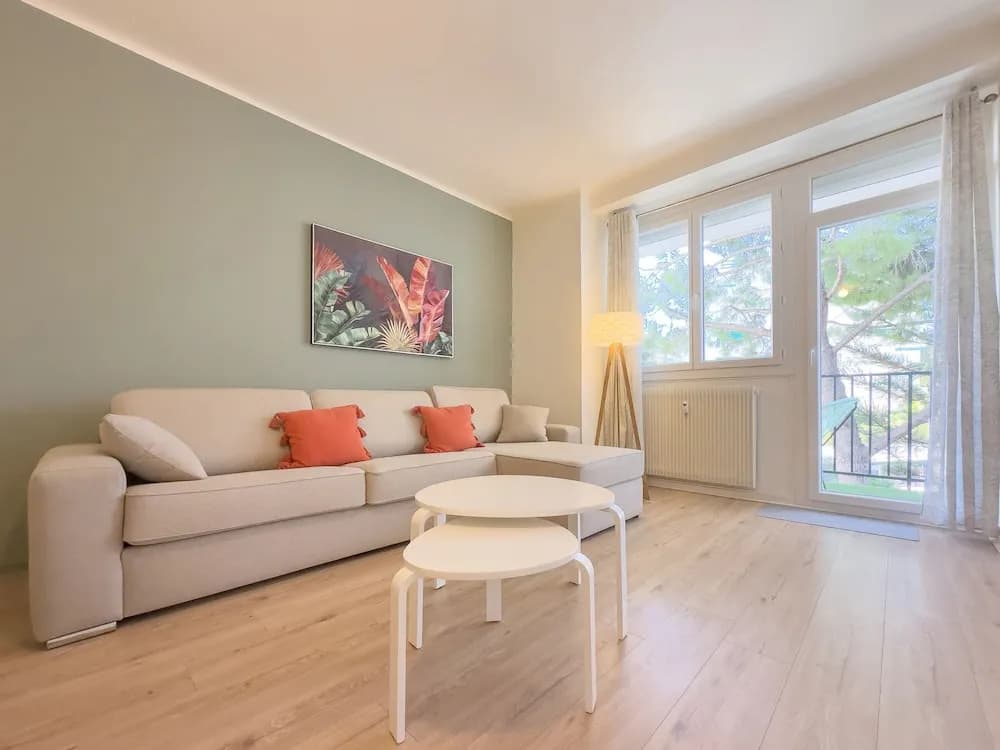 Le Palm in Cannes With 1 Bedrooms and 1 Bathrooms - Photo 2