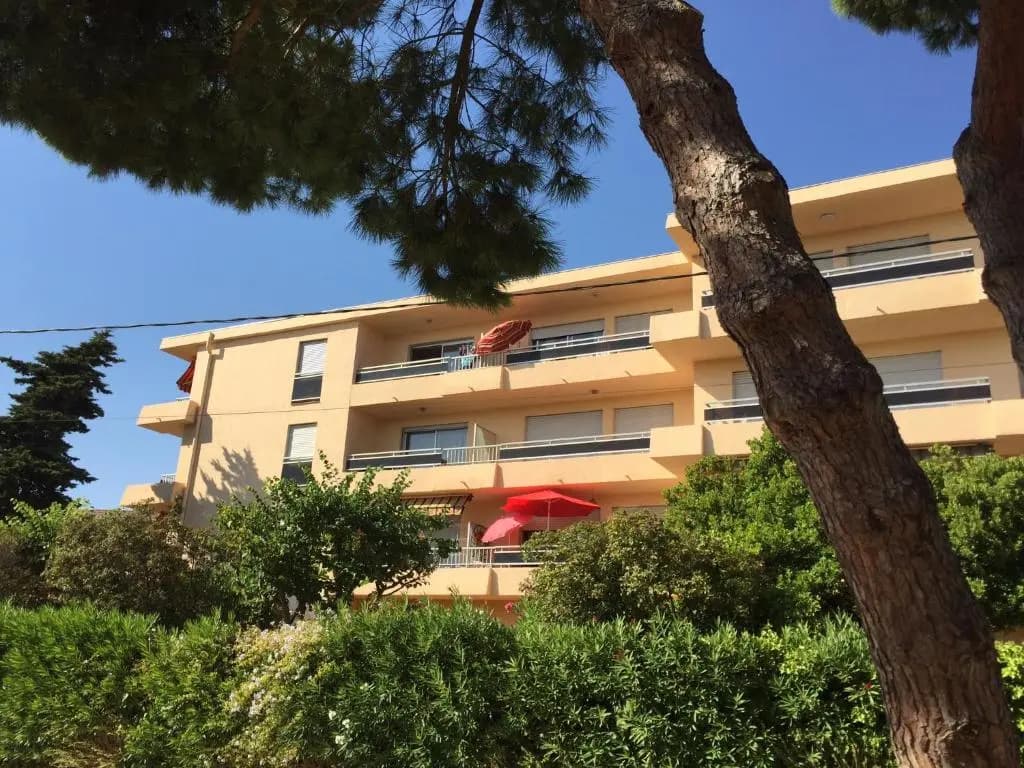 studio avec terrasse parking - Photo 1