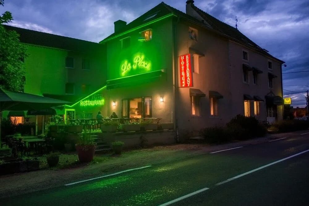 Hôtel Restaurant de La Place - Photo 1