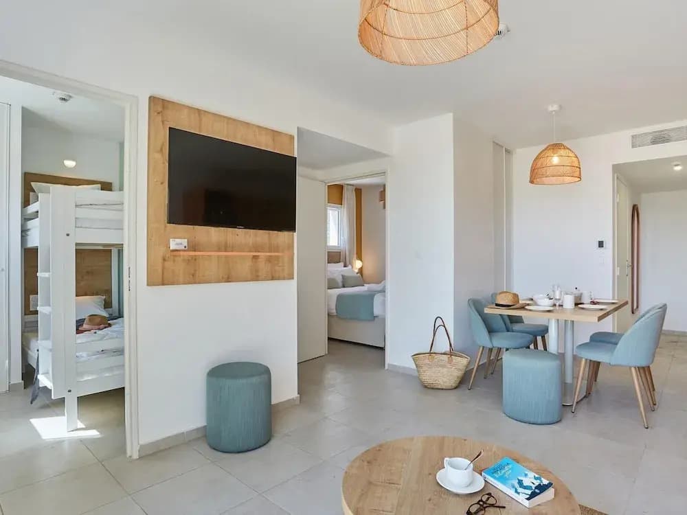 Apartment in Giens With Pool & Beaches Nearby - Miniature 6