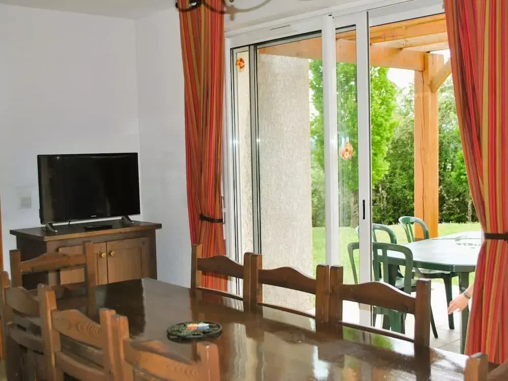 Holiday Home With a Terrace Near River Lot - Miniature 6