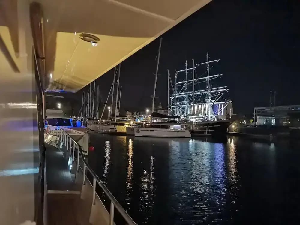 Exclusive Yacht With a Roof Terrace - Miniature 6