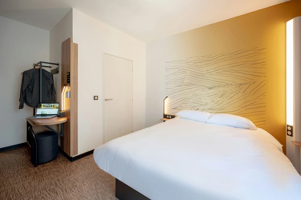 B&B HOTEL Toulon Centre Gare - Photo 3