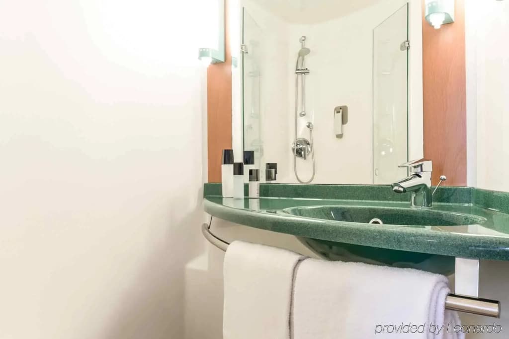 ibis Paris Porte de Clichy Centre - Miniature 7