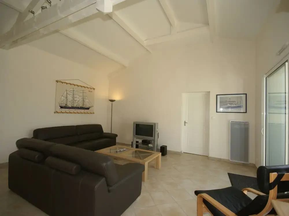 Spacious Villa With a Private Pool on a Golf Course in Loire - Miniature 8