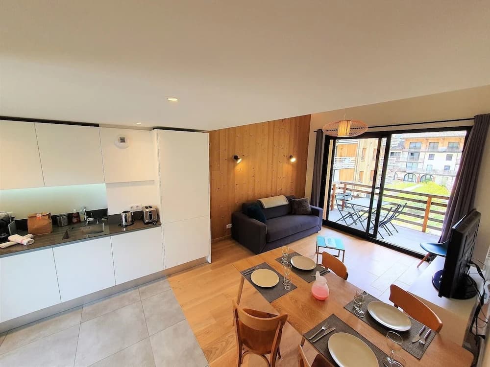Residence - Photo 1