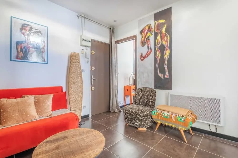 1 Bedroom Apartment in La Plaine - Miniature 6