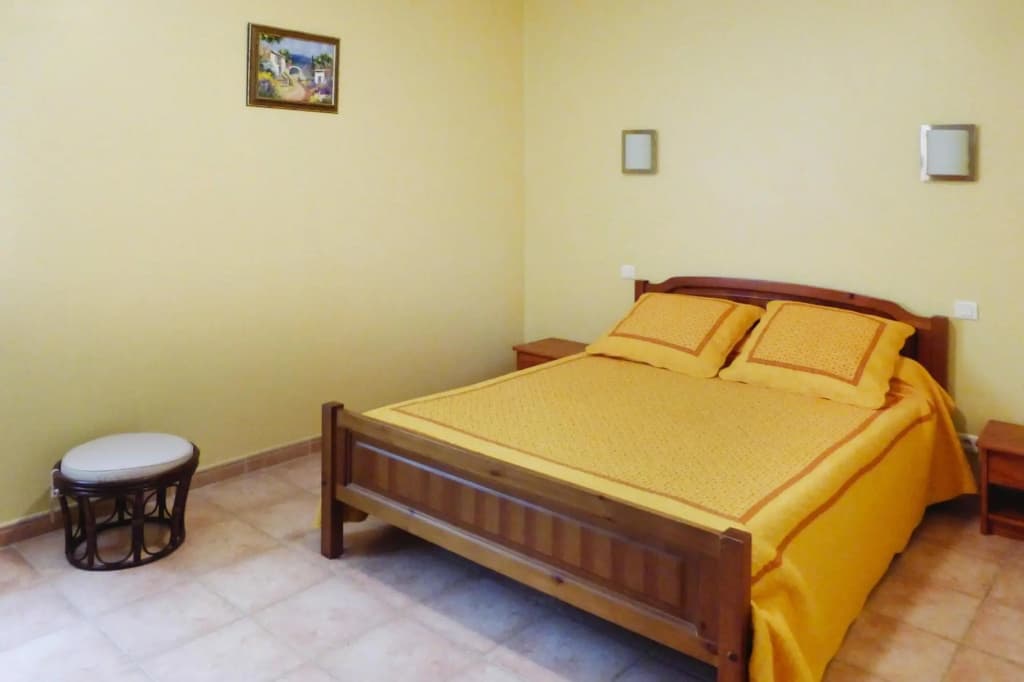 Country House With Private Terrace, Beaucaire - Photo 1