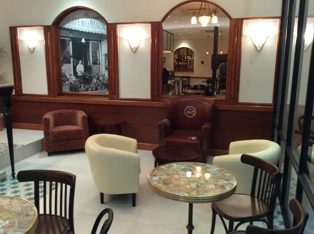 Hotel La Regence - Photo 2