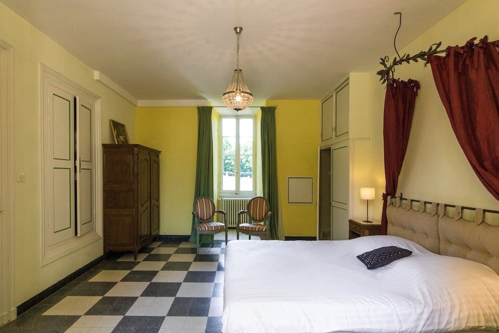 Castle Apartment in Chaleix by Forest - Photo 3