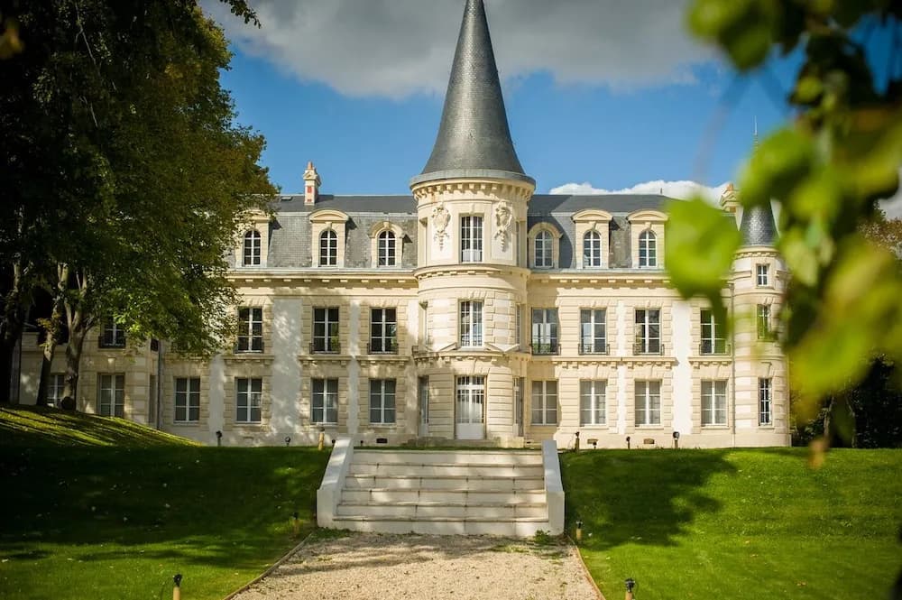 Le Château d'Hardricourt - Photo 1