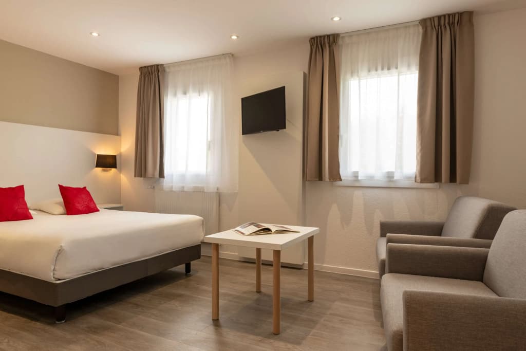 The Originals City, Hôtel Acropole, Bernay - Photo 2