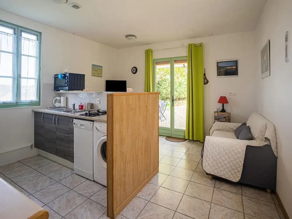 Tasteful Holiday Home in Marnac with Garden - Photo 5