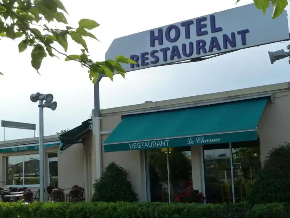 Hotel Restaurant Charme en Beaujolais - Photo 1