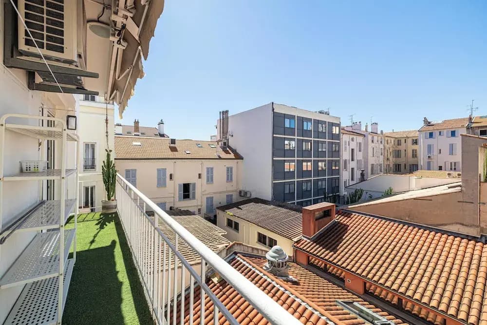 Cozy 2 Bedroom Apartment in the Heart of Cannes - Miniature 7