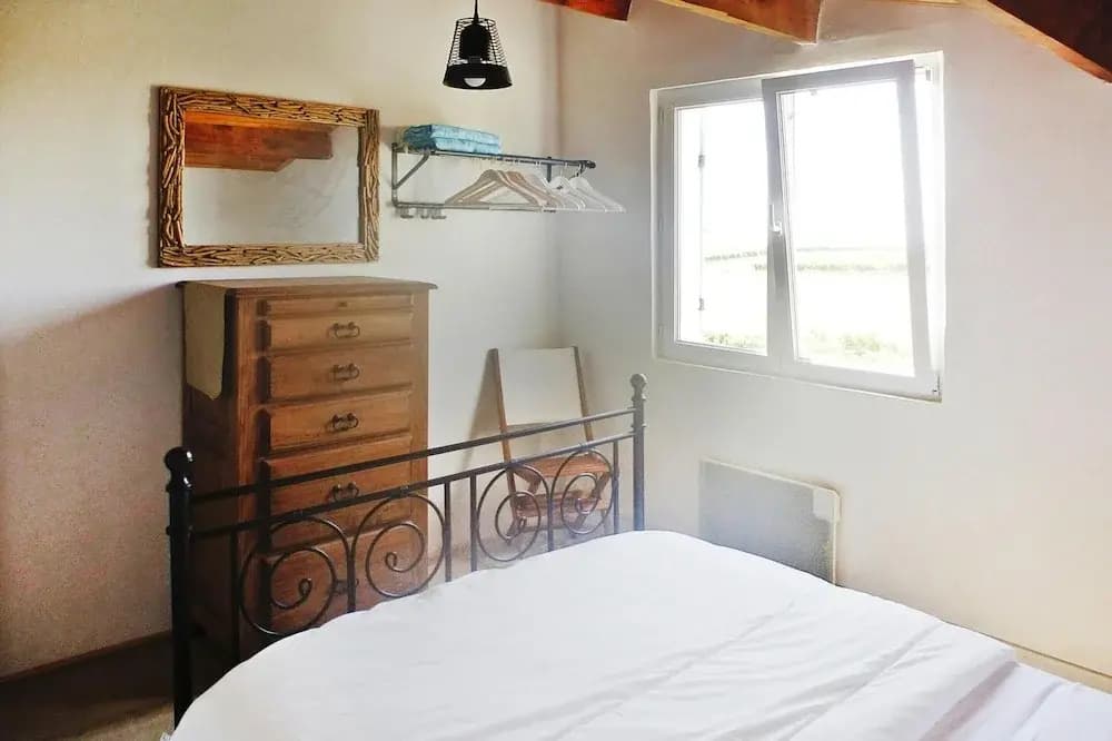 Holiday Home in Chenac With Stunning Terrace Views - Photo 1