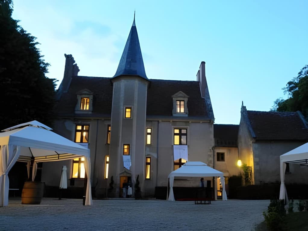 Chateau Le Sallay - Photo 1