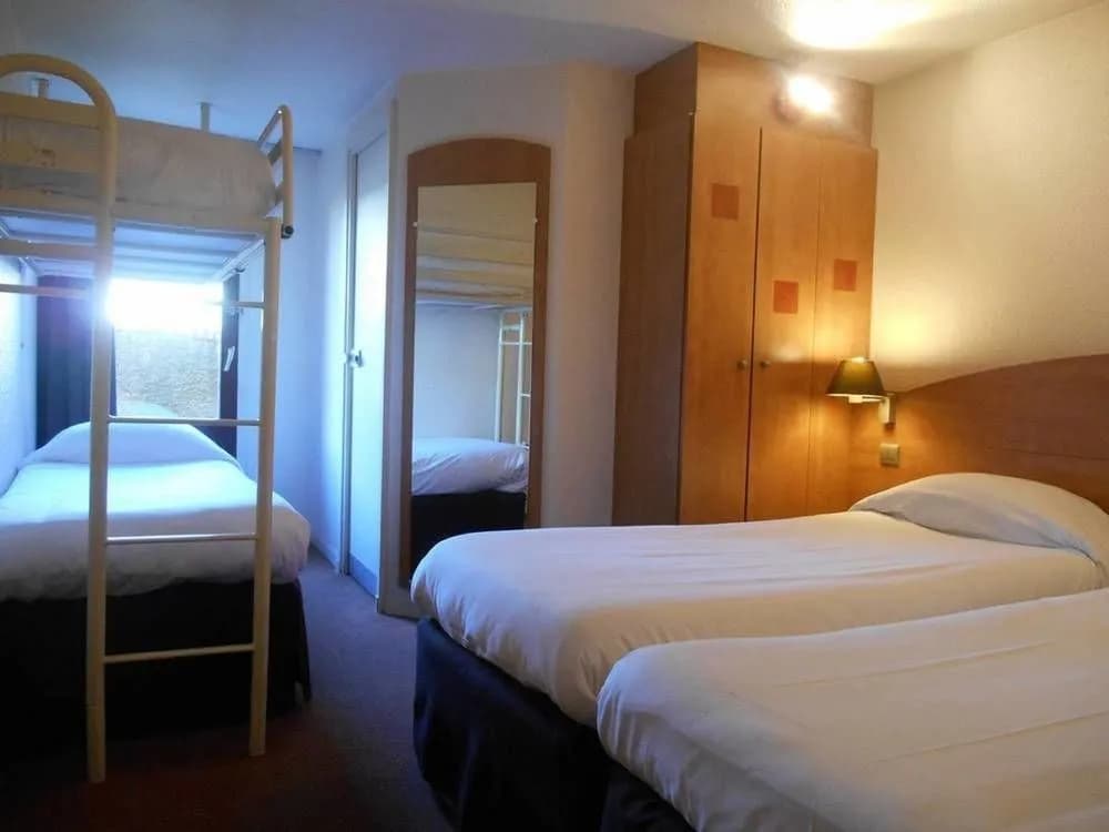 Mondhotel Chelles - Photo 4