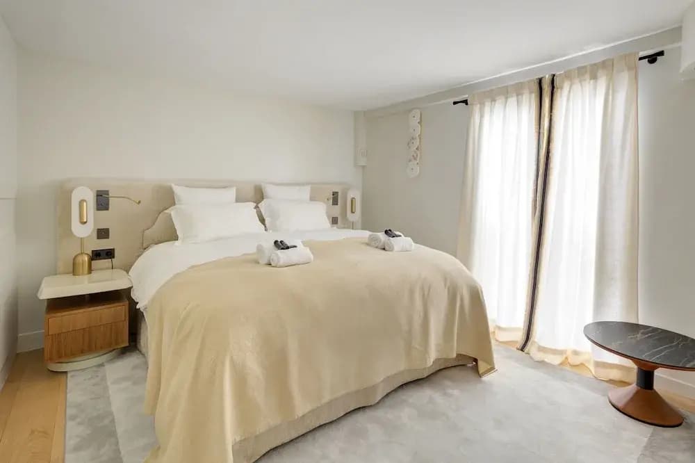 Champs Elysees AC Luxe with Terrace - Photo 4